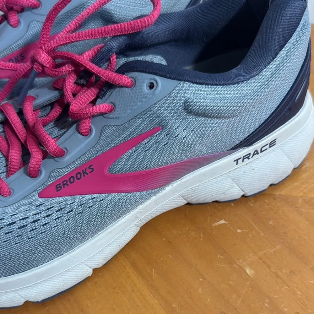 Brooks Gray and Pink Breathable Running Shoes Launch 9M - Picture 3 of 11